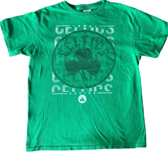 BOSTON CELTICS BOYS GIRLS GREEN TSHIRT TEE TOP SHIRT YOUTH SIZE M - Picture 1 of 3